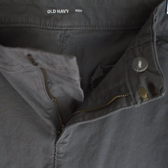 Old Navy | Mid-Rise Pixie Chino Ankle Pants in Grey - Picture 4 of 7